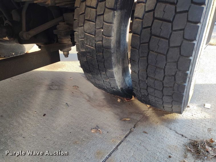 image for item IH9356 2002 Ford F550 Super Duty bucket truck