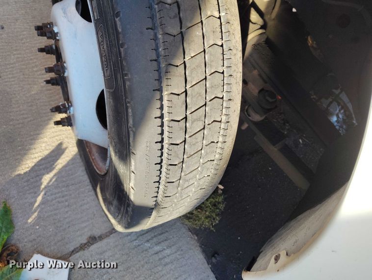 image for item IH9356 2002 Ford F550 Super Duty bucket truck