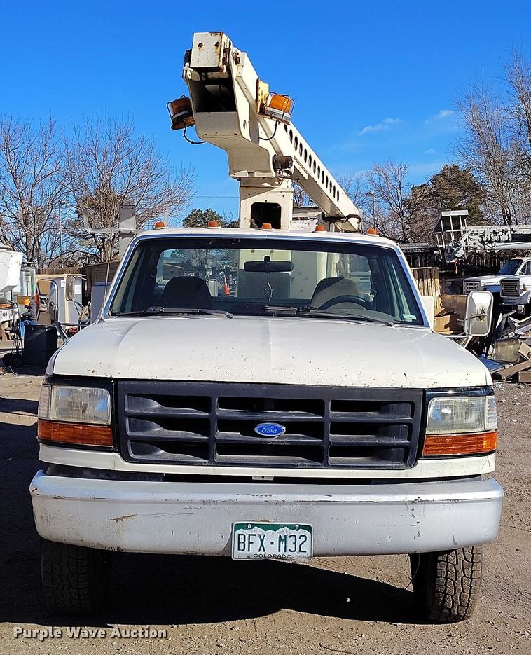 image for item IH9359 1992 Ford F350 bucket truck