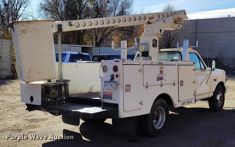 image for item IH9359 1992 Ford F350 bucket truck