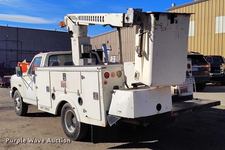 image for item IH9359 1992 Ford F350 bucket truck