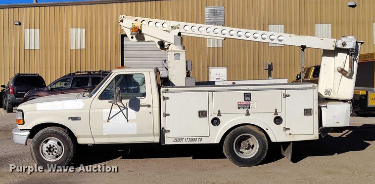 image for item IH9359 1992 Ford F350 bucket truck