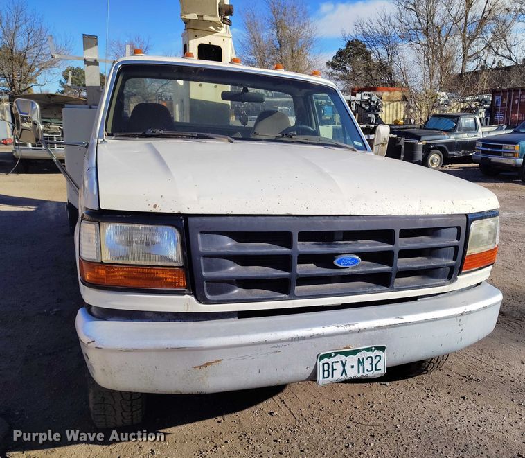 image for item IH9359 1992 Ford F350 bucket truck