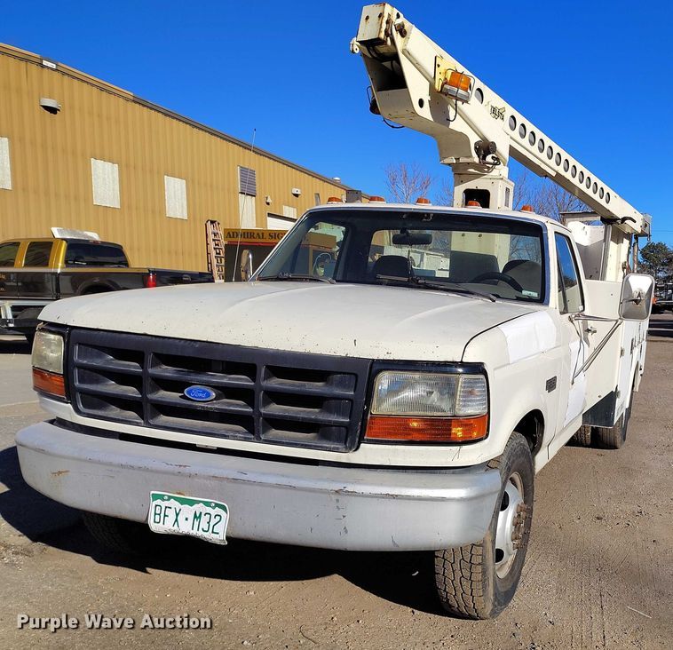 image for item IH9359 1992 Ford F350 bucket truck