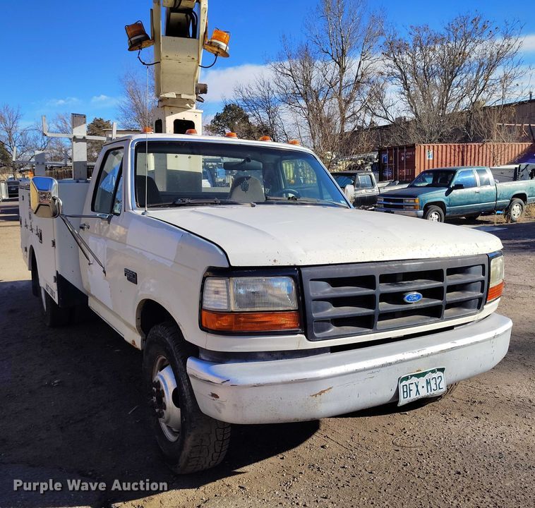 image for item IH9359 1992 Ford F350 bucket truck
