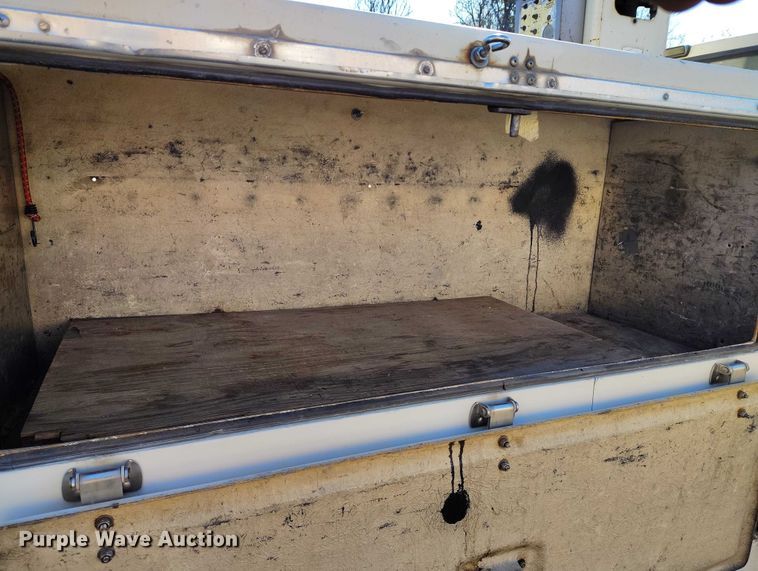 image for item IH9359 1992 Ford F350 bucket truck