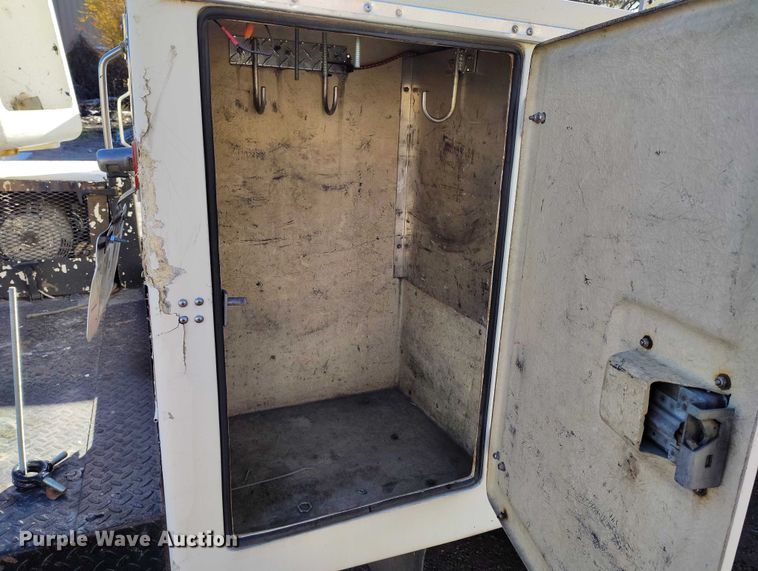 image for item IH9359 1992 Ford F350 bucket truck