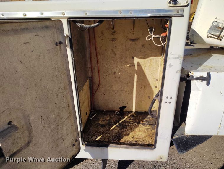 image for item IH9359 1992 Ford F350 bucket truck