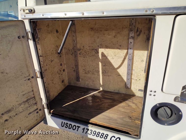 image for item IH9359 1992 Ford F350 bucket truck