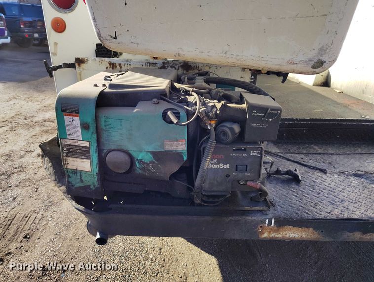 image for item IH9359 1992 Ford F350 bucket truck