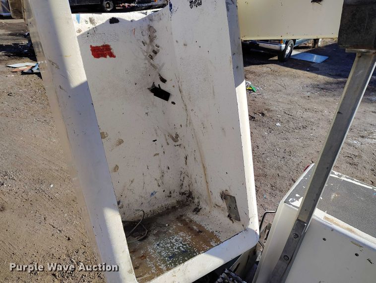 image for item IH9359 1992 Ford F350 bucket truck