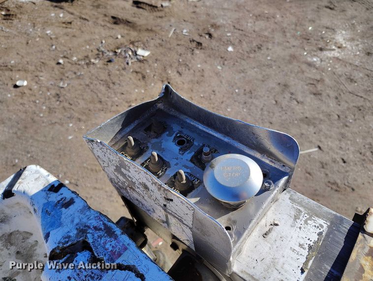 image for item IH9359 1992 Ford F350 bucket truck