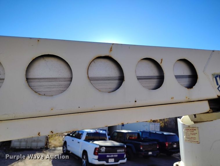 image for item IH9359 1992 Ford F350 bucket truck