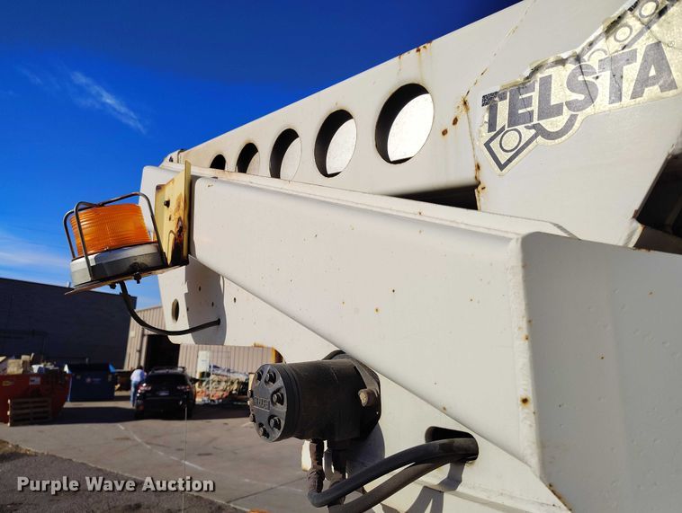 image for item IH9359 1992 Ford F350 bucket truck