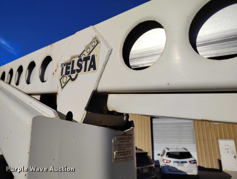 image for item IH9359 1992 Ford F350 bucket truck