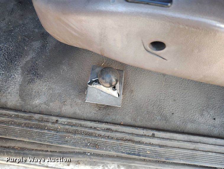 image for item IH9359 1992 Ford F350 bucket truck