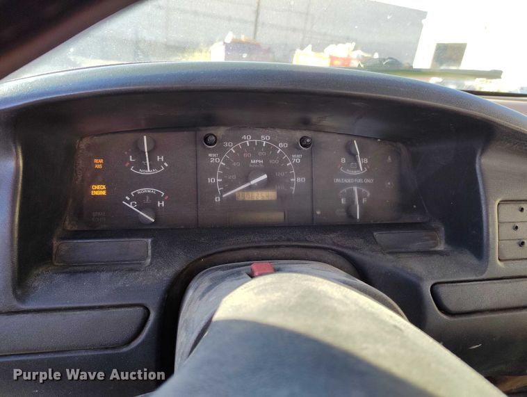 image for item IH9359 1992 Ford F350 bucket truck