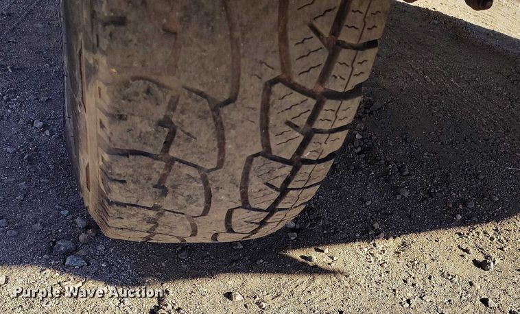 image for item IH9359 1992 Ford F350 bucket truck