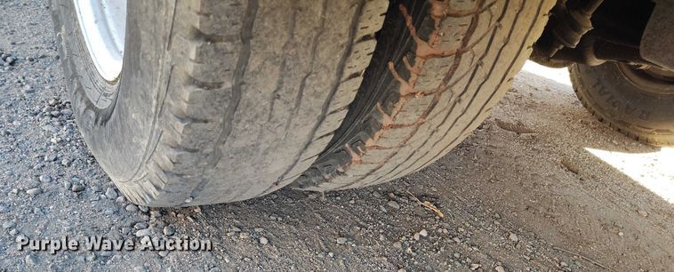 image for item IH9359 1992 Ford F350 bucket truck