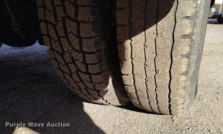 image for item IH9359 1992 Ford F350 bucket truck