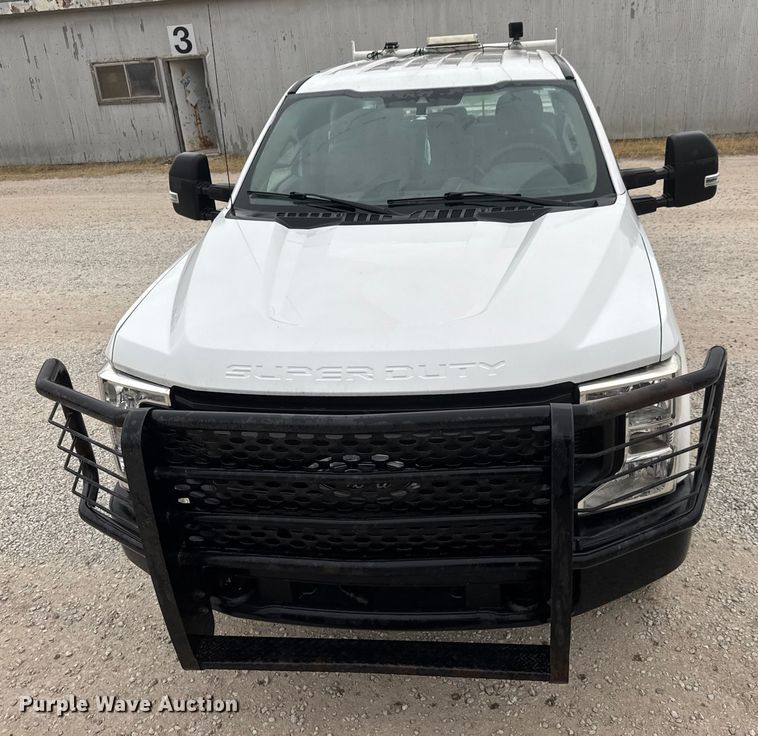 image for item NA9952 2020 Ford F250 Super Duty XL Crew Cab pickup truck