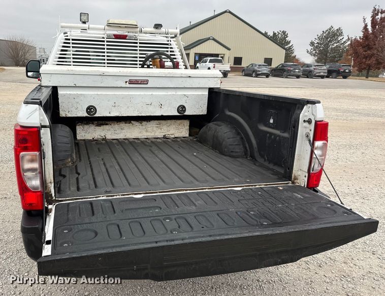 image for item NA9952 2020 Ford F250 Super Duty XL Crew Cab pickup truck