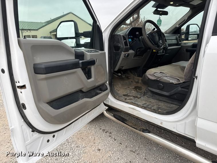 image for item NA9952 2020 Ford F250 Super Duty XL Crew Cab pickup truck