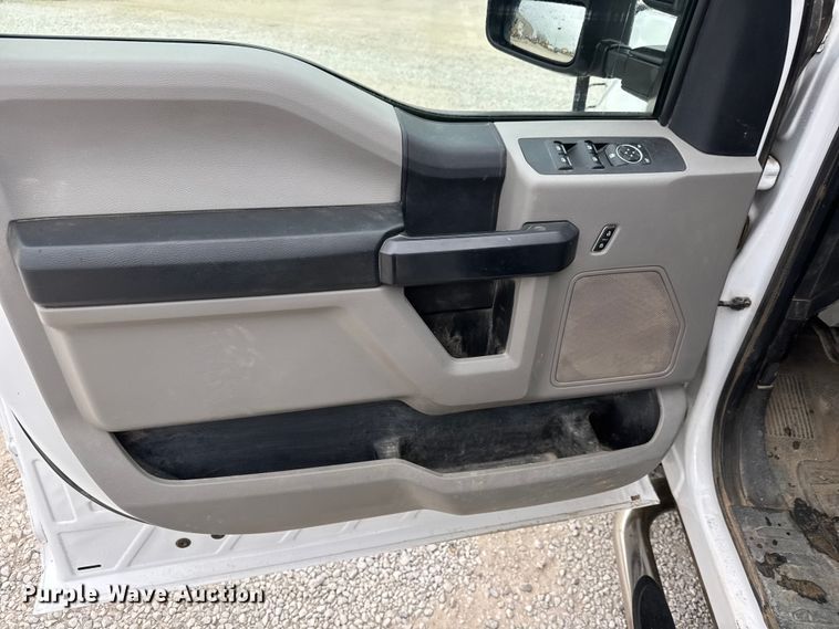 image for item NA9952 2020 Ford F250 Super Duty XL Crew Cab pickup truck