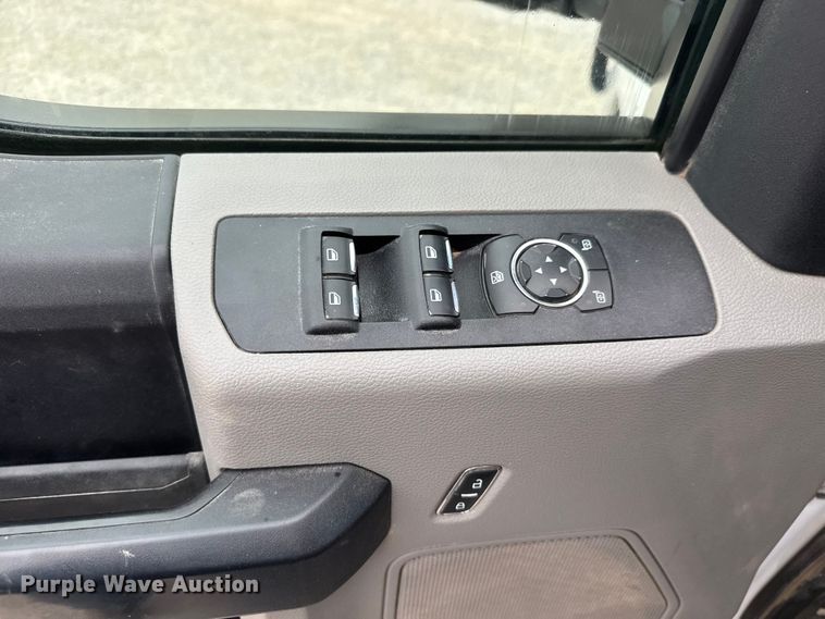 image for item NA9952 2020 Ford F250 Super Duty XL Crew Cab pickup truck