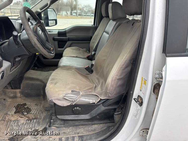 image for item NA9952 2020 Ford F250 Super Duty XL Crew Cab pickup truck