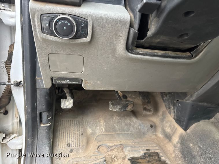 image for item NA9952 2020 Ford F250 Super Duty XL Crew Cab pickup truck