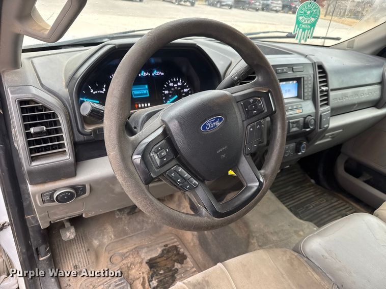 image for item NA9952 2020 Ford F250 Super Duty XL Crew Cab pickup truck