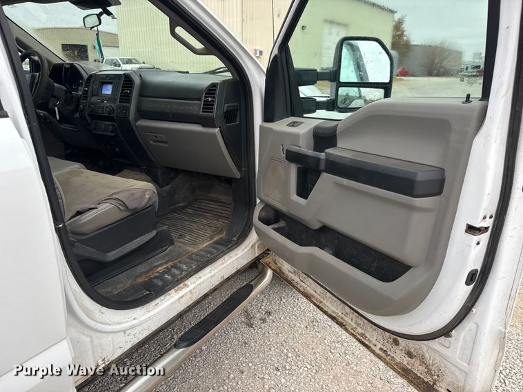 image for item NA9952 2020 Ford F250 Super Duty XL Crew Cab pickup truck