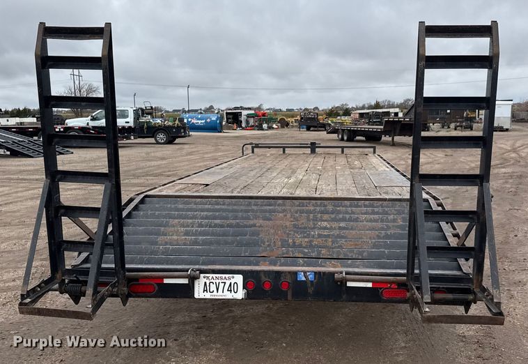 image for item NA9959 2016 Lamar equipment trailer