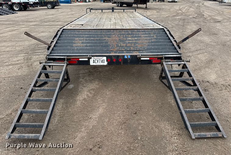 image for item NA9959 2016 Lamar equipment trailer