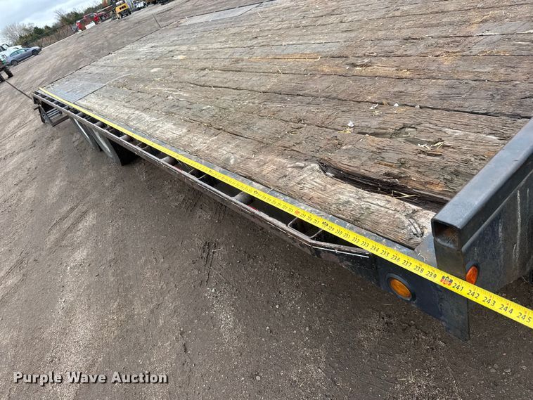 image for item NA9959 2016 Lamar equipment trailer