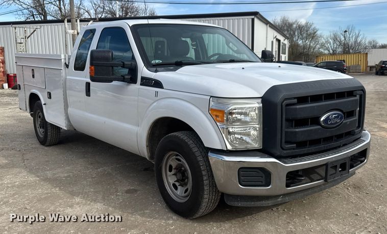 image for item NB9010 2015 Ford F350 Super Duty SuperCab utility bed pickup truck