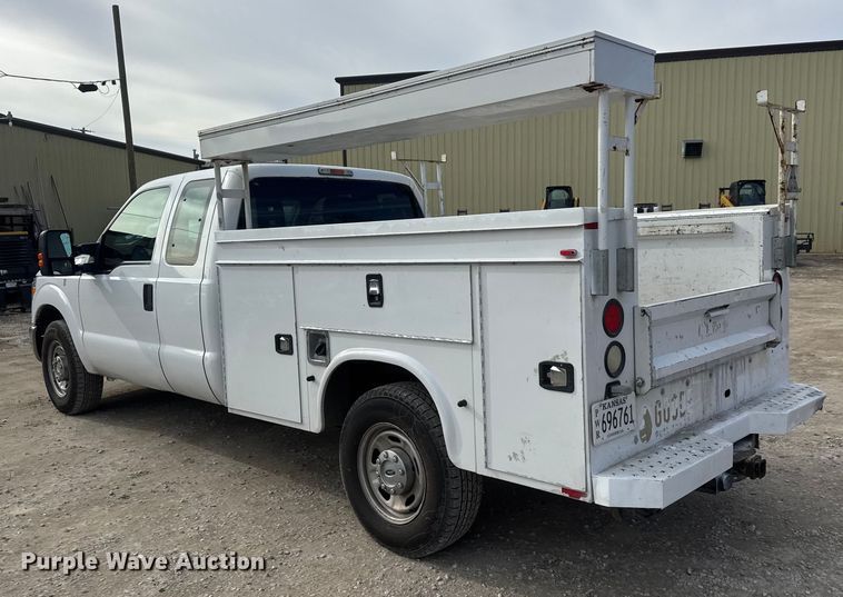 image for item NB9010 2015 Ford F350 Super Duty SuperCab utility bed pickup truck