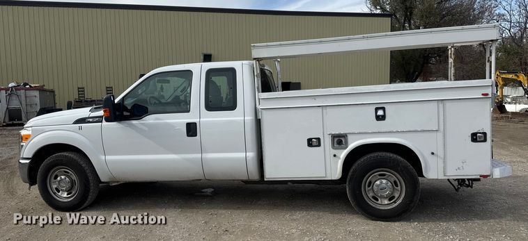 image for item NB9010 2015 Ford F350 Super Duty SuperCab utility bed pickup truck