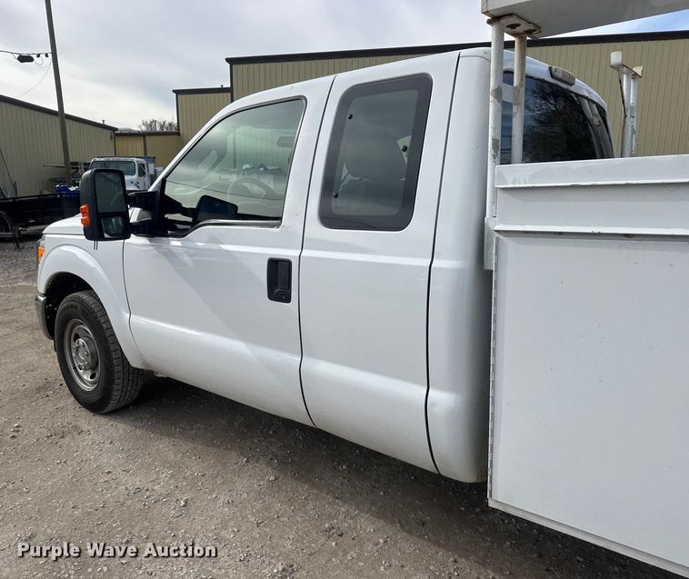 image for item NB9010 2015 Ford F350 Super Duty SuperCab utility bed pickup truck