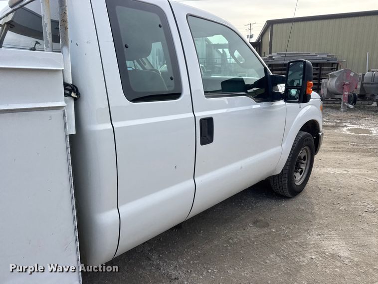 image for item NB9010 2015 Ford F350 Super Duty SuperCab utility bed pickup truck