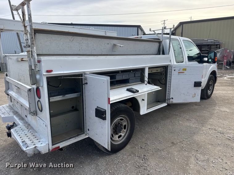 image for item NB9010 2015 Ford F350 Super Duty SuperCab utility bed pickup truck