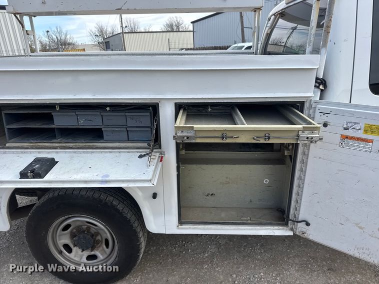 image for item NB9010 2015 Ford F350 Super Duty SuperCab utility bed pickup truck