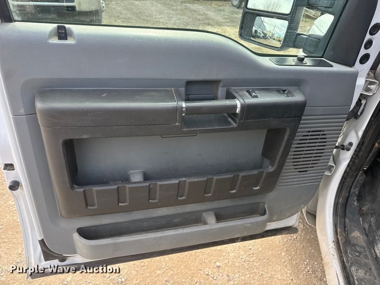 image for item NB9010 2015 Ford F350 Super Duty SuperCab utility bed pickup truck