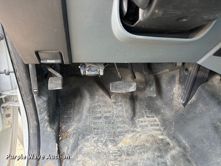 image for item NB9010 2015 Ford F350 Super Duty SuperCab utility bed pickup truck