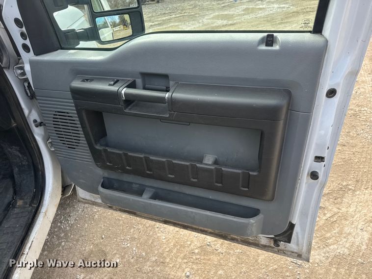 image for item NB9010 2015 Ford F350 Super Duty SuperCab utility bed pickup truck