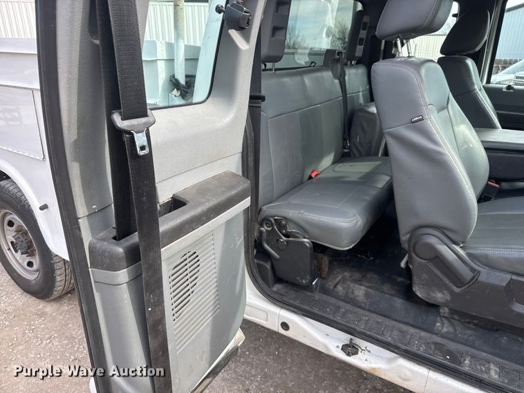 image for item NB9010 2015 Ford F350 Super Duty SuperCab utility bed pickup truck