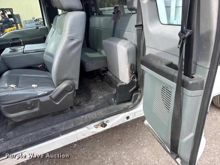 image for item NB9010 2015 Ford F350 Super Duty SuperCab utility bed pickup truck