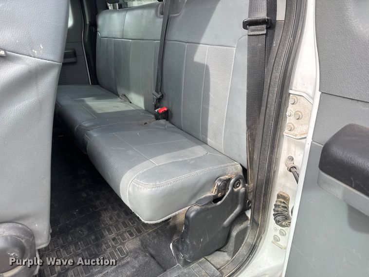 image for item NB9010 2015 Ford F350 Super Duty SuperCab utility bed pickup truck