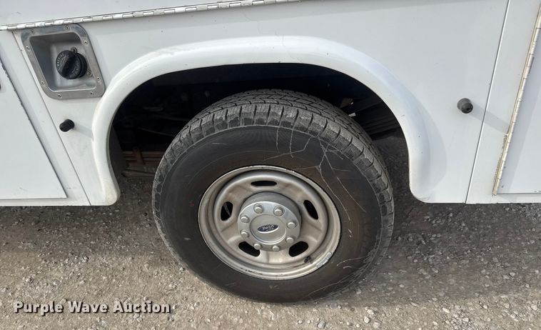 image for item NB9010 2015 Ford F350 Super Duty SuperCab utility bed pickup truck